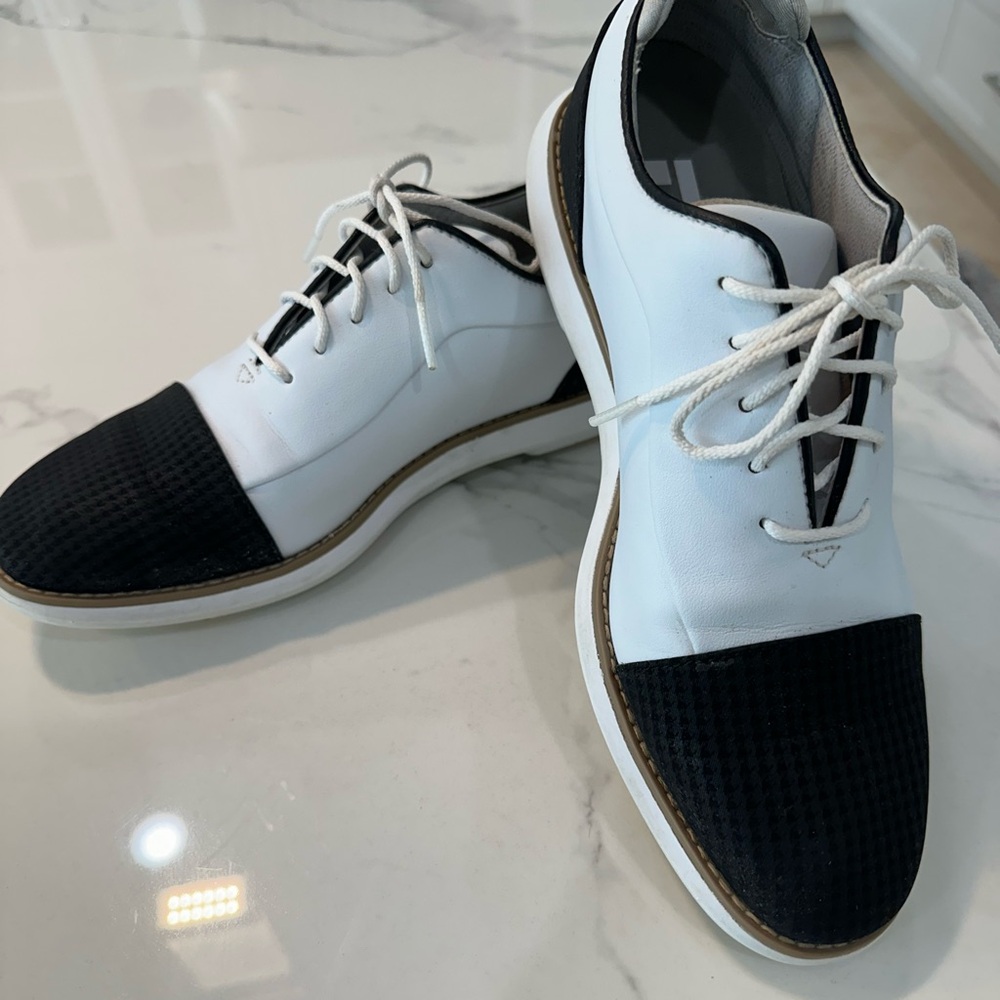 FootJoy Women's Traditions Cap Toe Golf Shoe